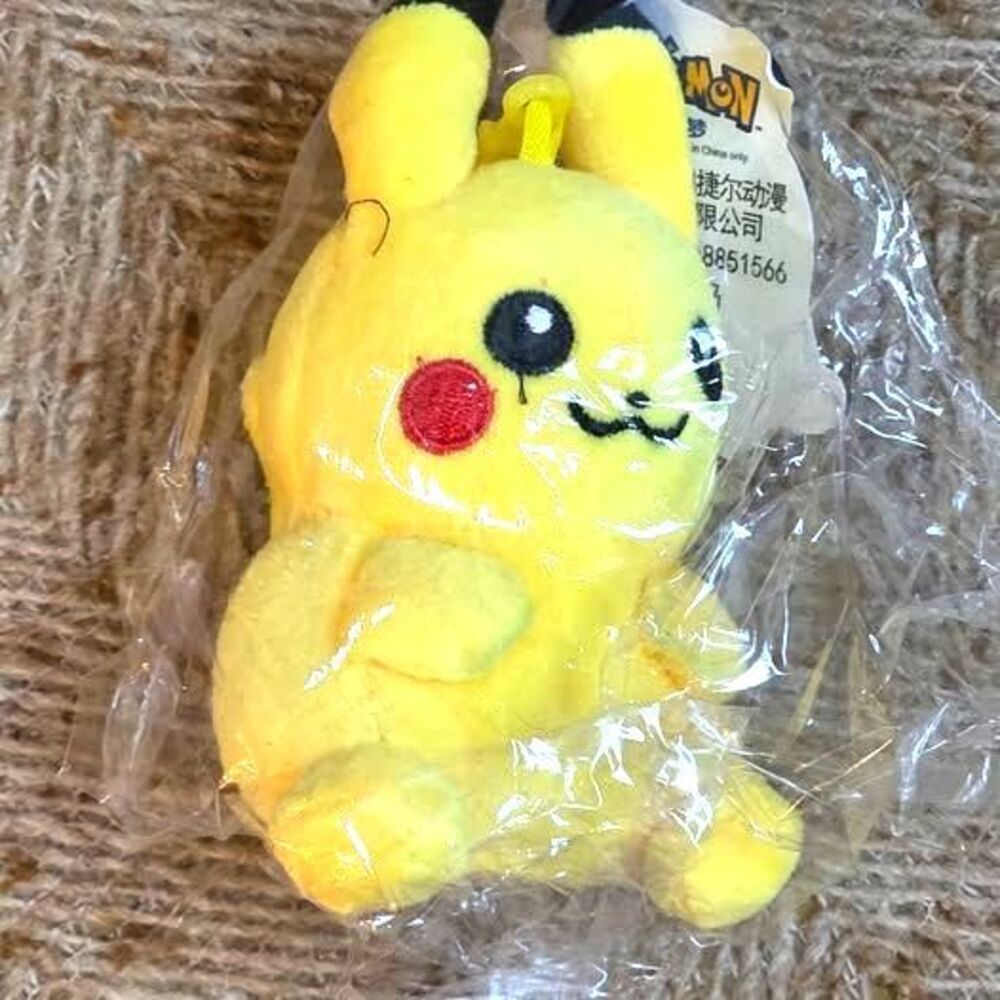 Pokémon Pikachu 4" Mini Plush Backpack Clip Keychain – Brand New!